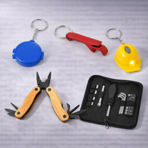 LLAVEROS, LINTERNAS Y HERRAMIENTAS.